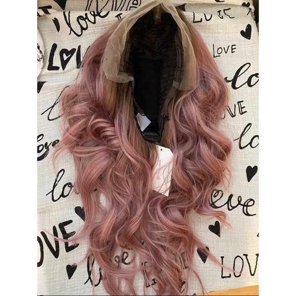 ⛔️SOLD⛔️ CSC “Sparkling Rosé” High Quality Synthetic Wig NWT - Picture 3 of 8